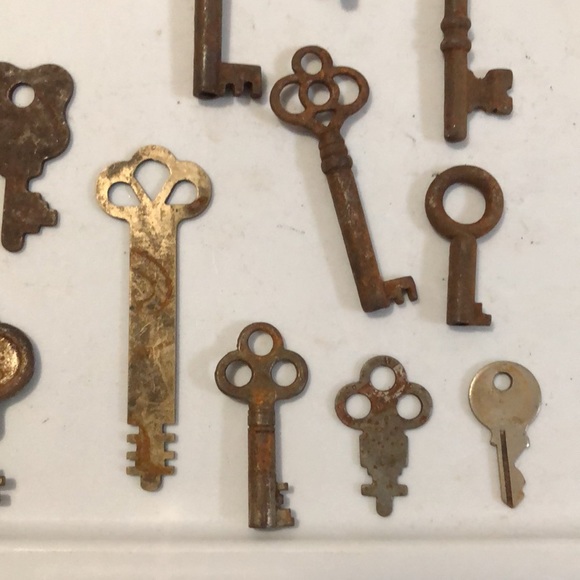 Vintage antique skeleton keys lot of 21 - Picture 8 of 8